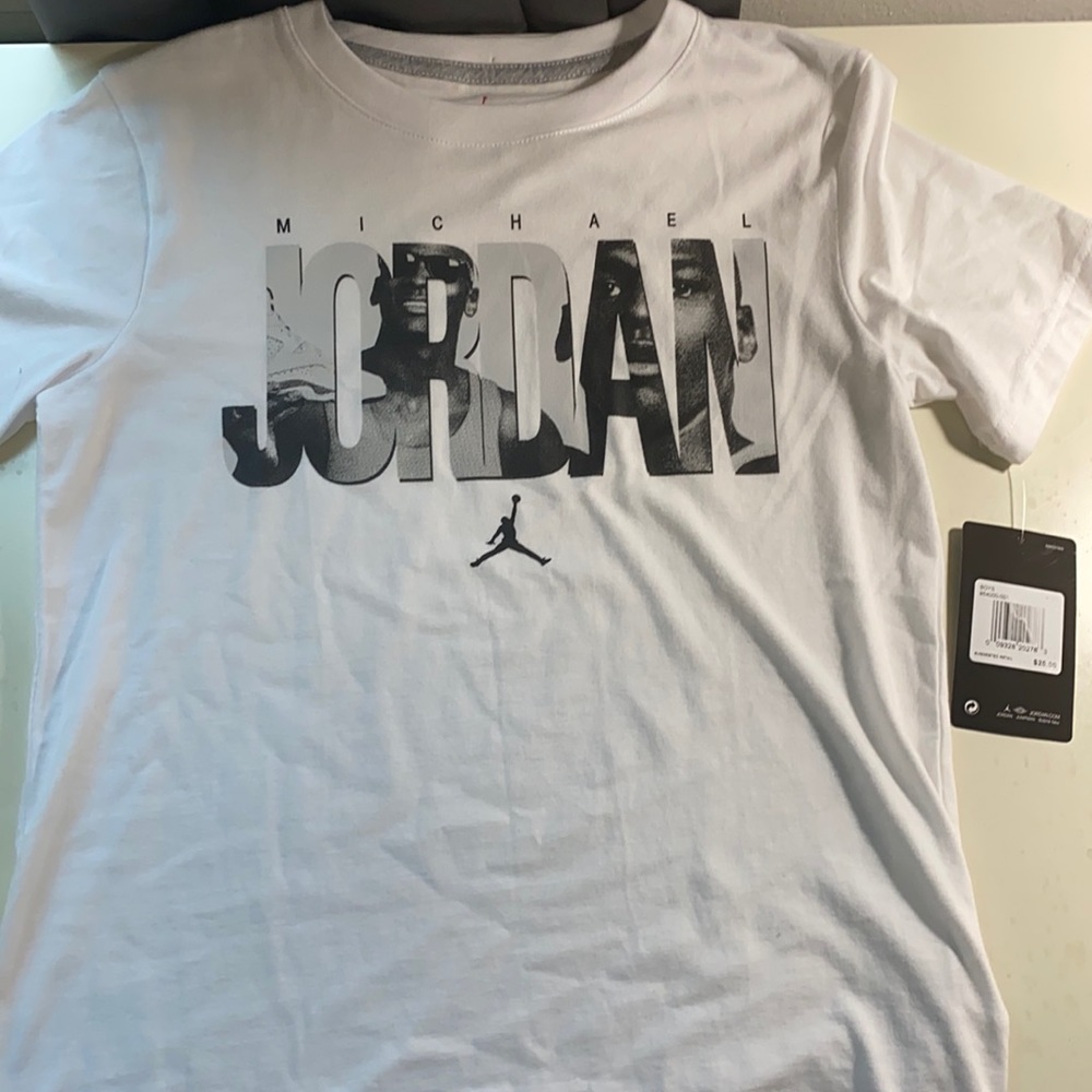 NEW NEVER WORN Boy Jordan T shirt